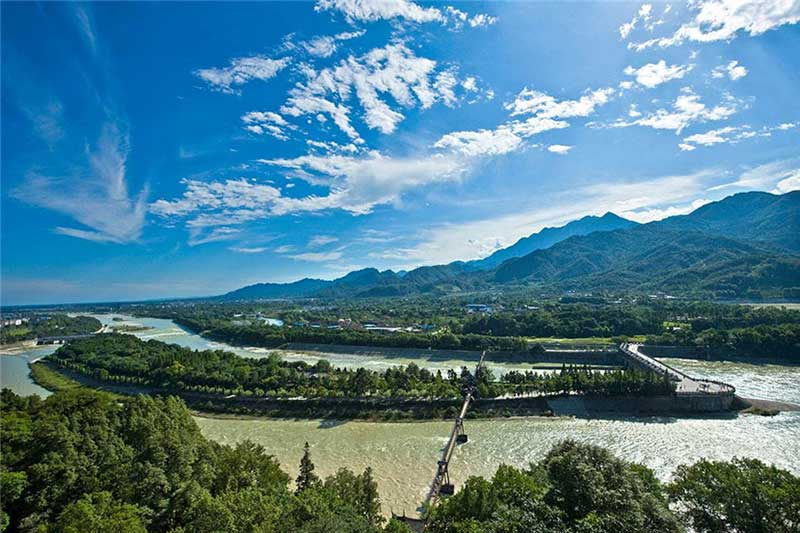 四川成都都江堰景區全攻略：一座穿越兩千年的活水奇蹟