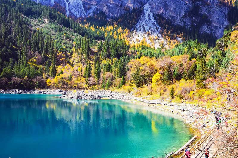 去九寨溝川西旅遊，選擇高端定制還是普通跟團遊更好？